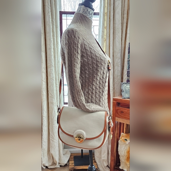 Dooney & Bourke Shoulder Bag- Like New - Picture 3 of 16